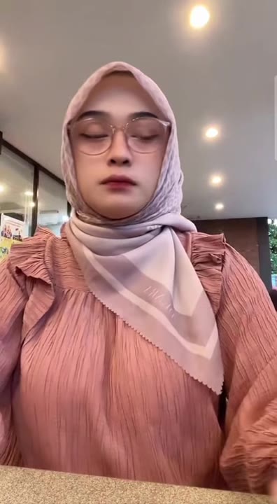 Bokep Viral Hijab Tobrut Bu Guru Salsa Pamer Tetek