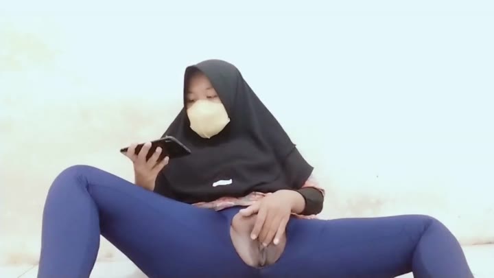 Bokep Indo Tante Hijab Colmek Pake Terong